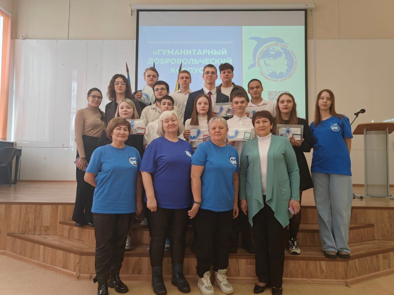 Школьники Нижневартовска пополнили ряды добровольцев Гумкорпуса