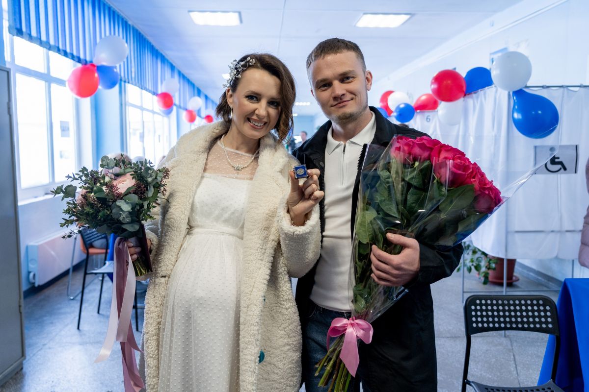 Выборы – дело семейное: в Югре новобрачные проголосовали в день свадьбы