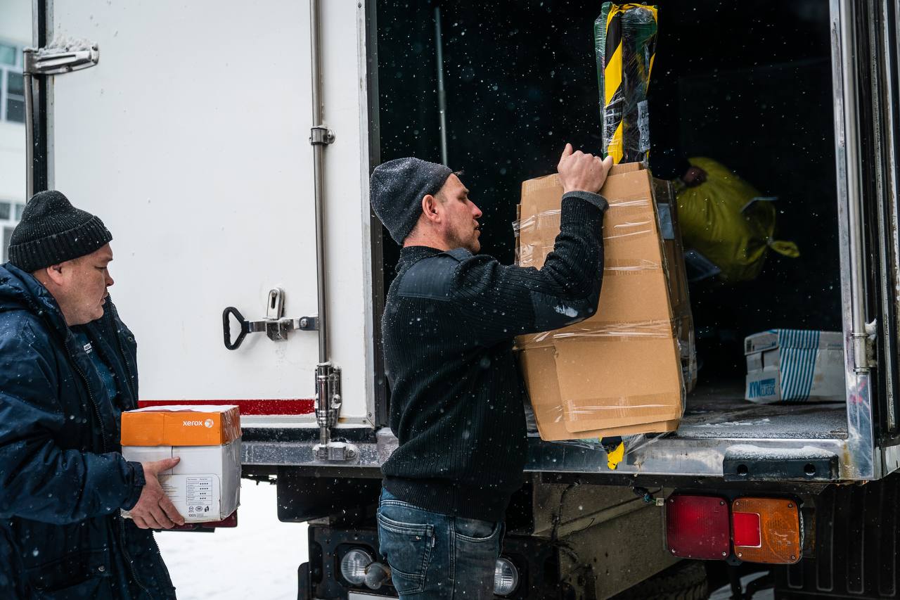 Югорчане отправили три грузовика с гуманитарной помощью на СВО