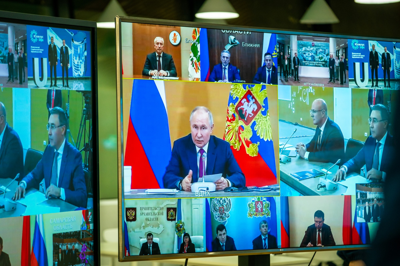 Президент Владимир Путин открыл образовательный центр в Югре