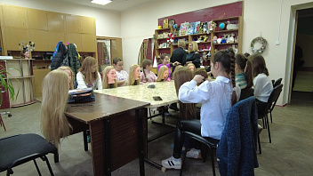 Благодаря гранту губернатора Югры в донецкой Макеевке реализуют проект «Школа Арт-леди Марины Антиповой»