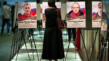 В Сургуте открыли фотогалерею портретов героев СВО
