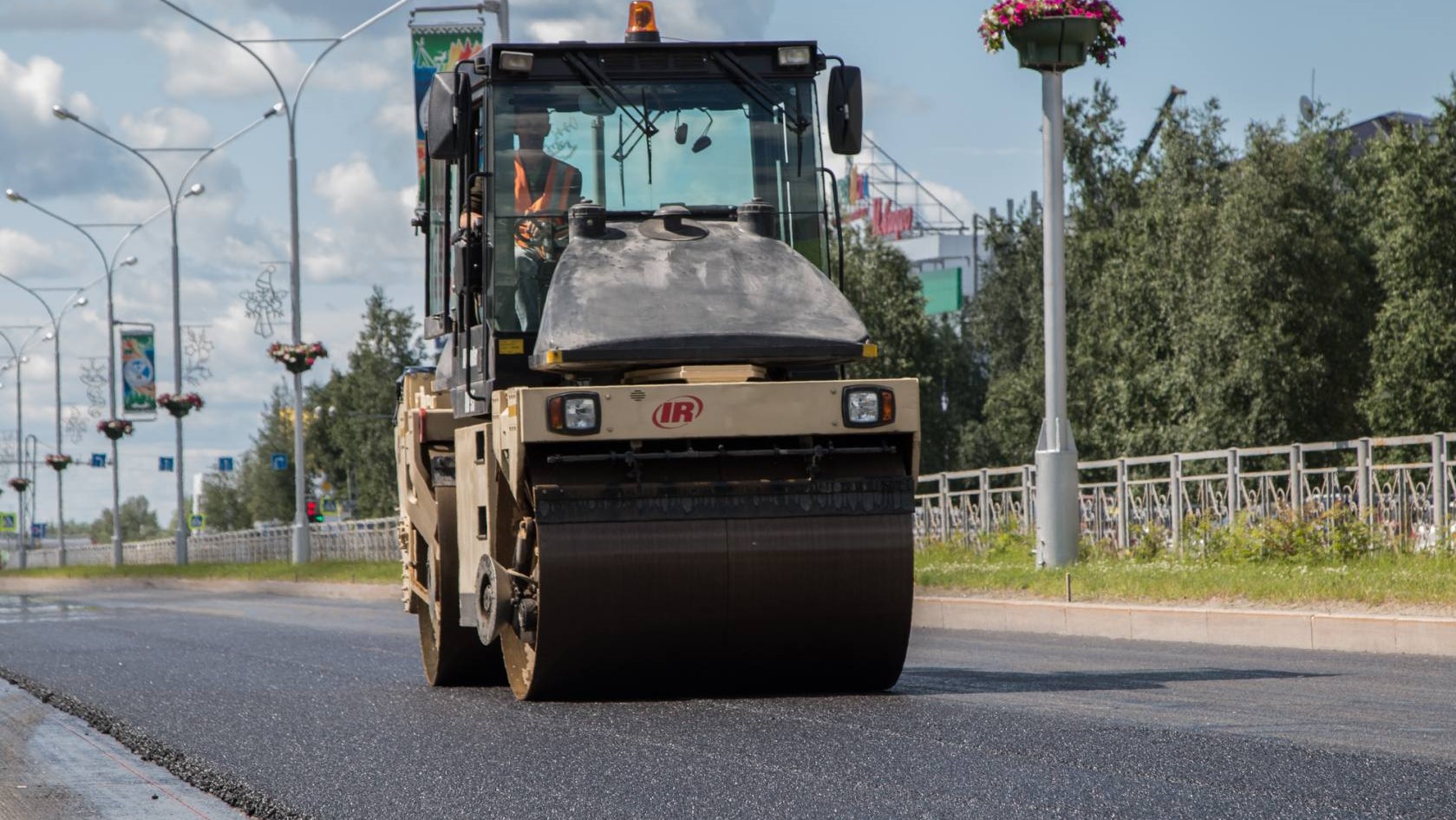 В Нижневартовске этим летом отремонтируют больше дорог