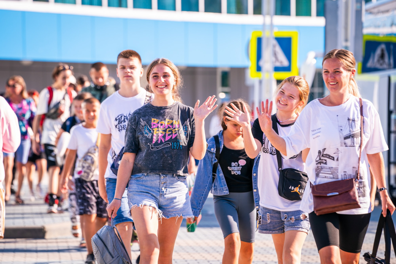 В Югру на отдых прилетели дети с Донбасса