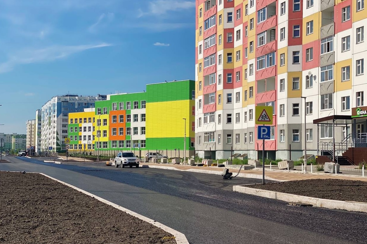В Нижневартовске заканчивают строительство «школьной» дороги