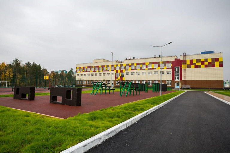 В новую школу Сургута в 42 микрорайоне набралось первоклашек на 15 классов