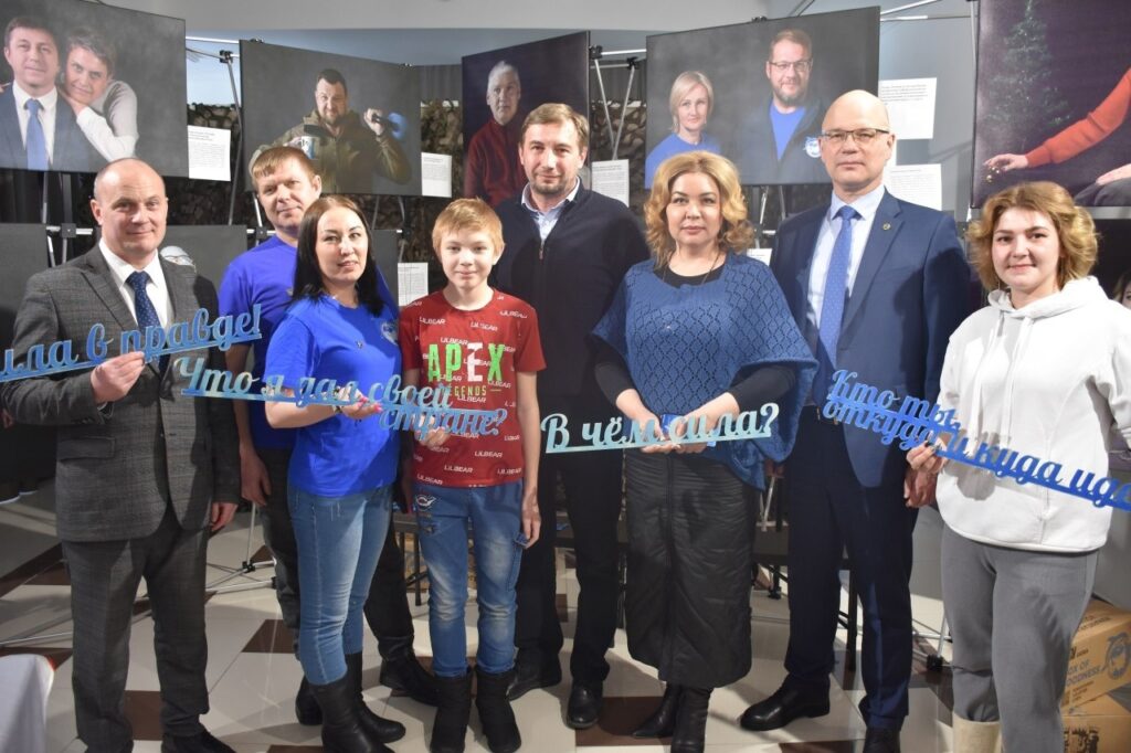 Выставка «Югра – Донбасс. Добровольцы» переехала в Урай