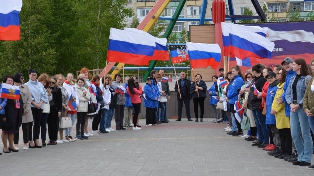 Югорчане признаются в любви к России через флешмобы