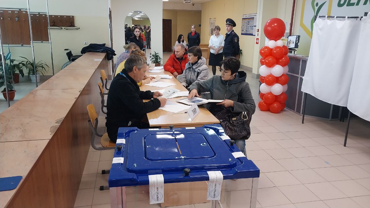 В Нижневартовске жители Донбасса вставали в очередь, чтобы проголосовать на референдуме