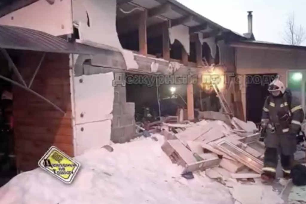 Экстренные службы сообщили о причинах и последствиях взрыва гаража в Старом Вартовске
