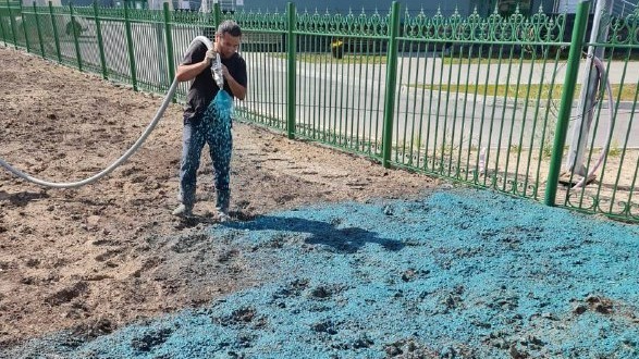 Власти Нижневартовска объяснили, почему почва в городе стала бирюзовой 