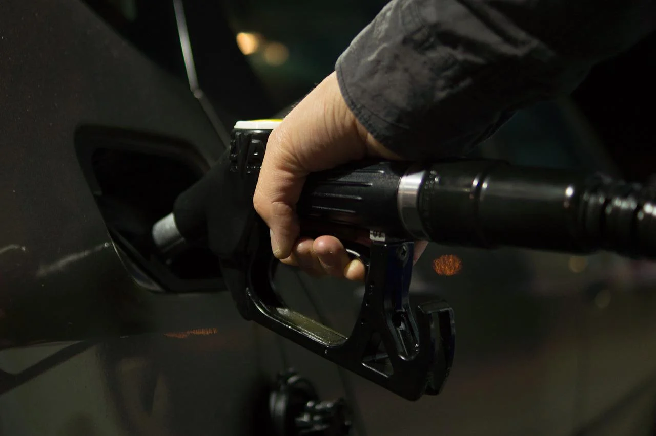 В Югре снизились цены на бензин и стройматериалы