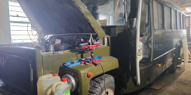 Военнослужащий СВО из Сургутского района купил на свои боевые автобус для однополчан