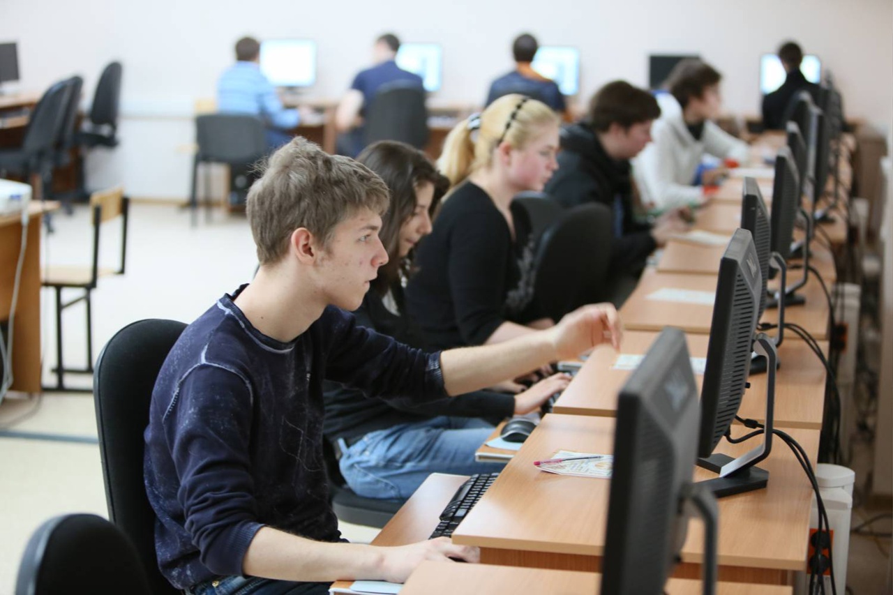 В Югре продолжается запись школьников на бесплатные курсы программирования