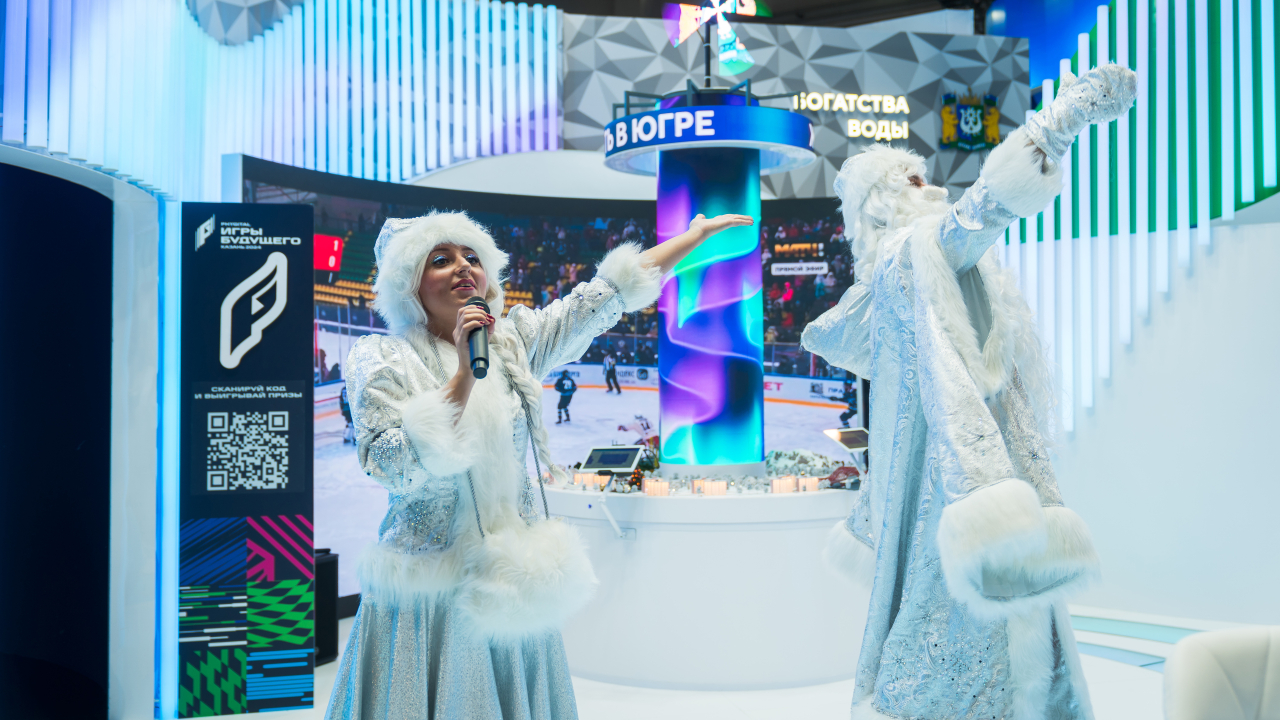Дед Мороз и Снегурочка открыли стенд Югры на международной выставке «Россия»