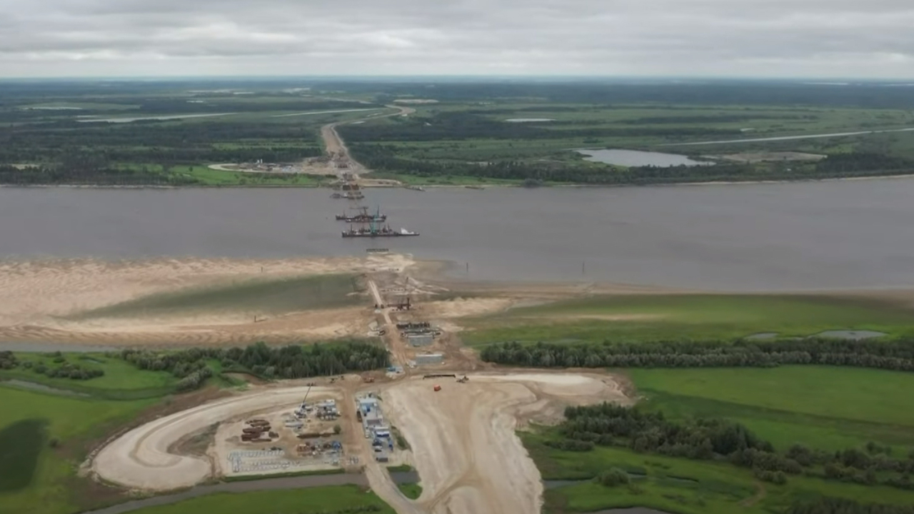 Власти Югры нашли дополнительные 5 млрд рублей на строительство моста через реку Обь в Сургуте