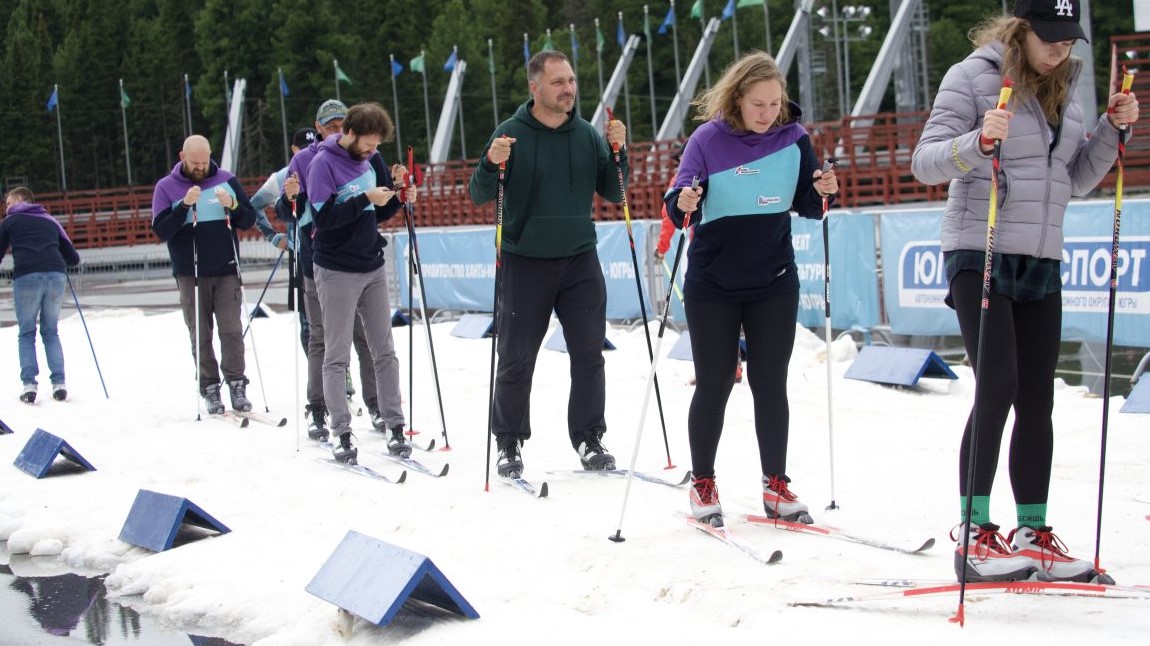 В Ханты-Мансийске известные блогеры и журналисты летом прокатились на лыжах