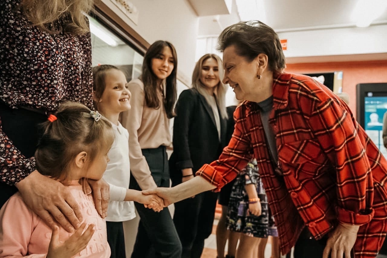 Губернатор Югры встретилась в Нижневартовске с переселенцами из Донбасса