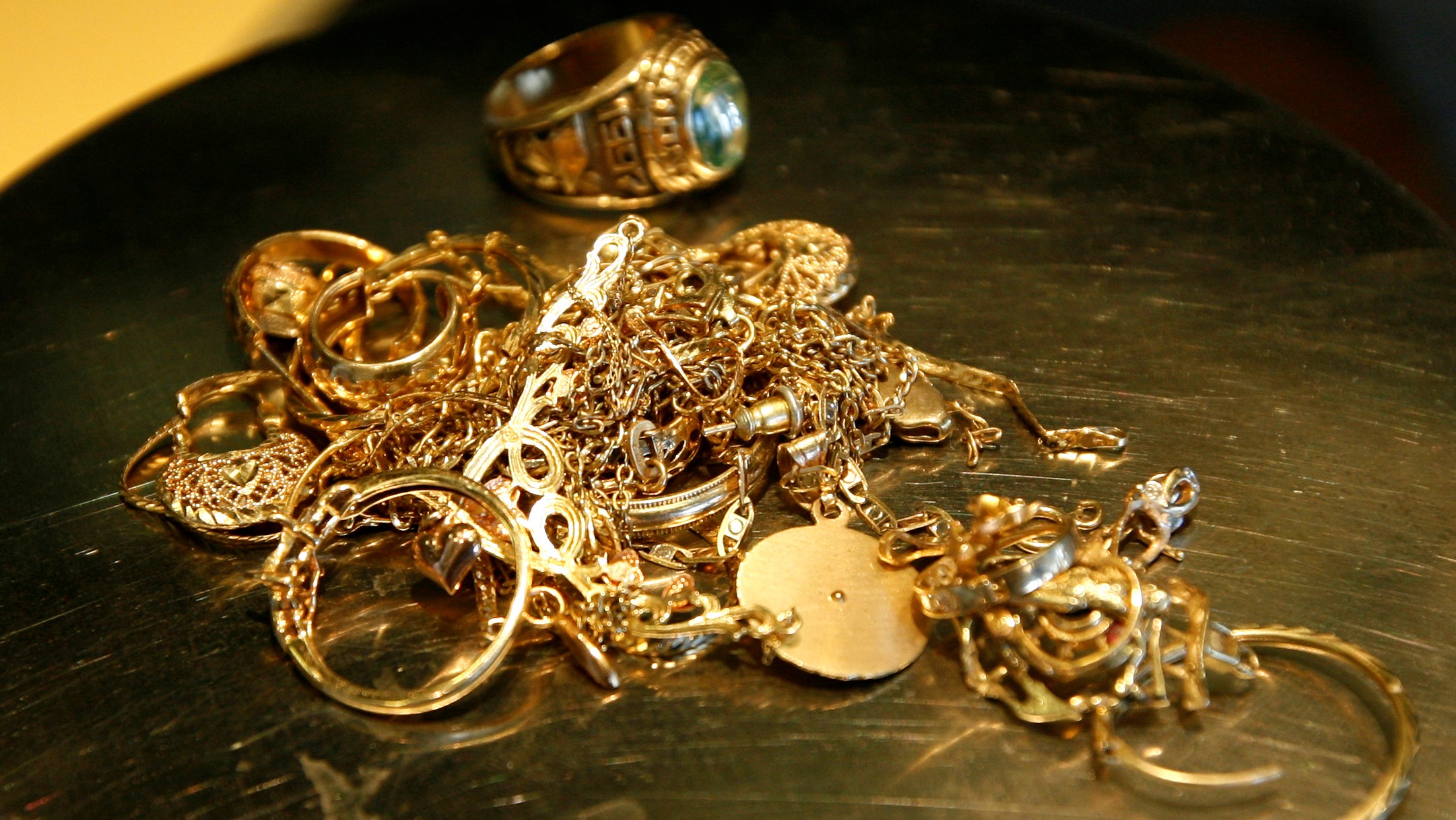 В Сургуте по горячим следам раскрыли кражу золотых изделий на сумму около 700 тысяч рублей