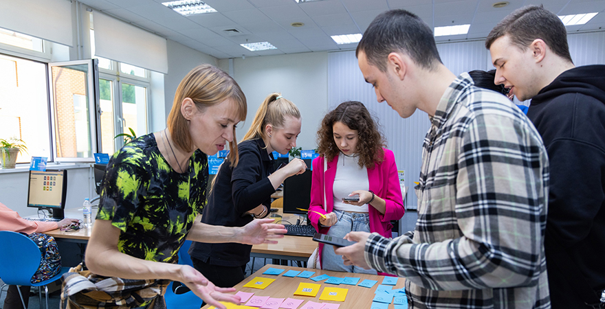 В государственной библиотеке Ханты-Мансийска прошло нашествие первокурсников