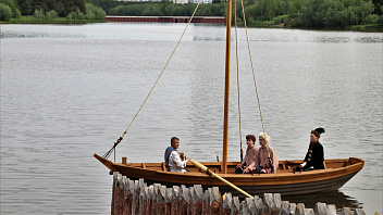 В Сургуте запустили катание на казачьих лодках, построенных по чертежам 17 века