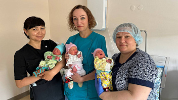 В Ханты-Мансийске в один день родились две двойни и первая в этом году тройня