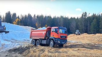 Для подготовки лыжной трассы в Ханты-Мансийске расконсервировали 25 тысяч кубометров снега