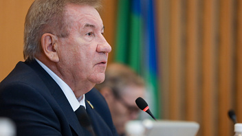 Спикер окружного парламента Борис Хохряков подвёл итоги думской сессии