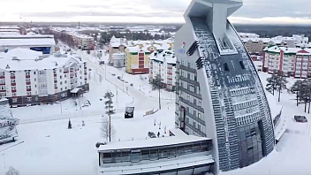 В Белоярском районе дорожники борются со снегом в две смены