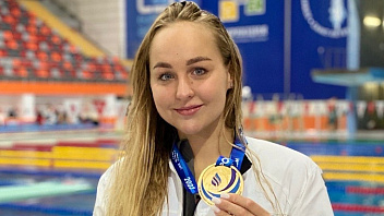 Пловчиха из Ханты-Мансийска стала трехкратной чемпионкой России на короткой воде