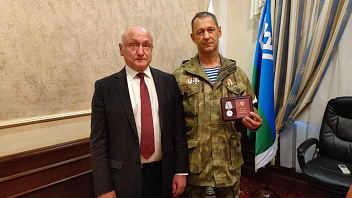 Белоярец, ушедший добровольцем на СВО, получил медаль «За отвагу»