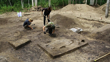 Школьники Нефтеюганского района откопали древнее захоронение сына знатного вождя 