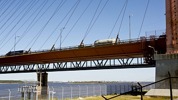 На мосту через Обь в Сургуте организуют реверсивное движение