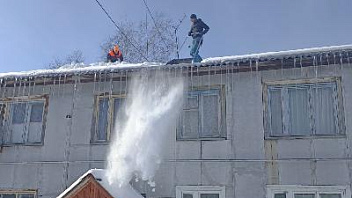 Коммунальщики освобождают Югорск от снега