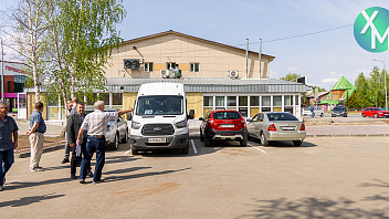 У популярного рынка в Ханты-Мансийске обустроили парковку