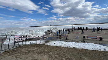 В Сургуте усилили меры безопасности из-за ажиотажа горожан вокруг ледохода